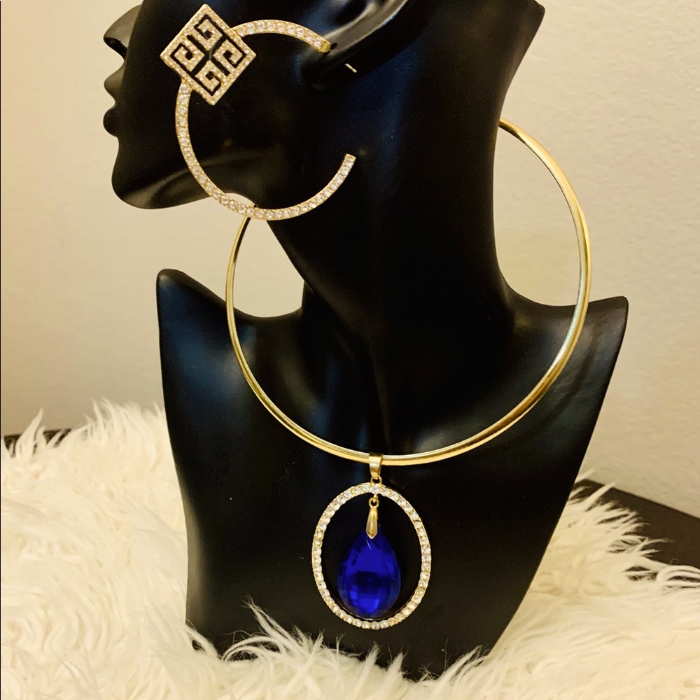 Beautiful Royal blue rhinestone necklace and bling studded earrings set💕💕